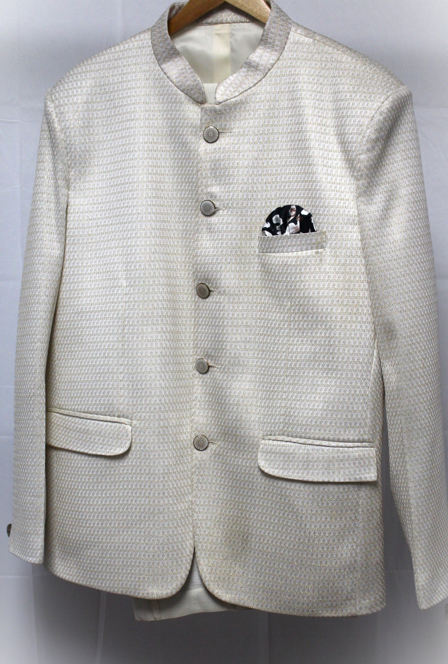 Exquisite 2-Piece Suit Set with Threadwork in Off White